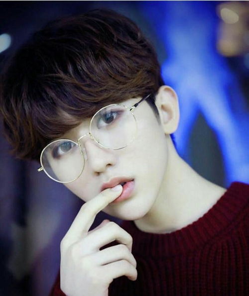 镜框之下，魅力不减 那些戴眼镜依旧帅惨了的男明星